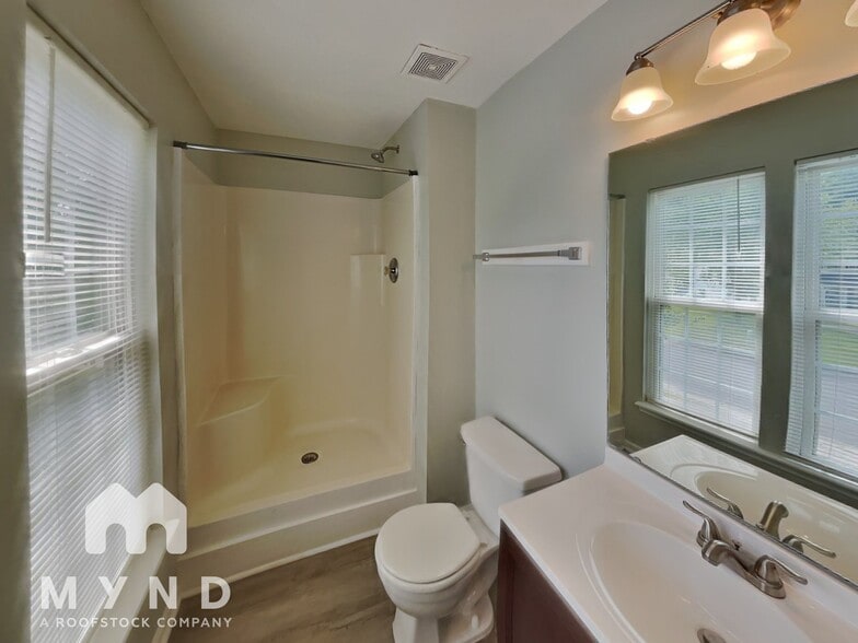 Building Photo - 217 Gladstone Dr