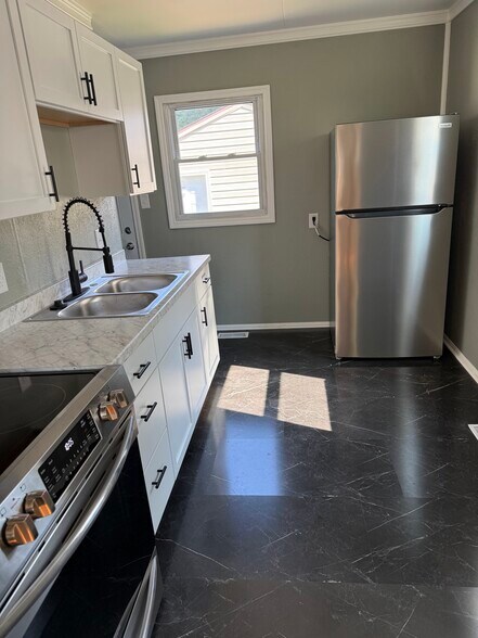 Building Photo - 1420 W Jackson St