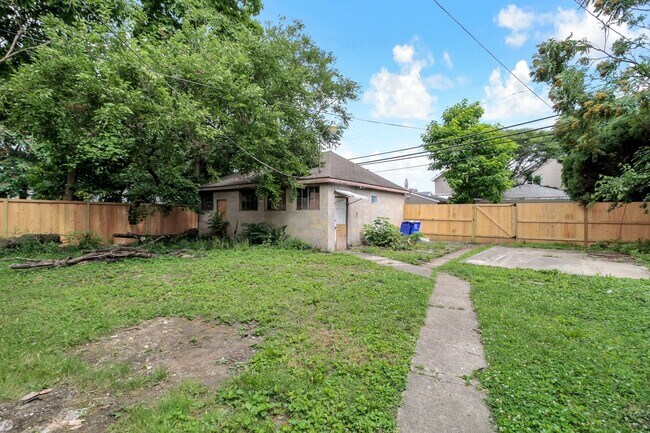 Building Photo - 570 Southwood Ave