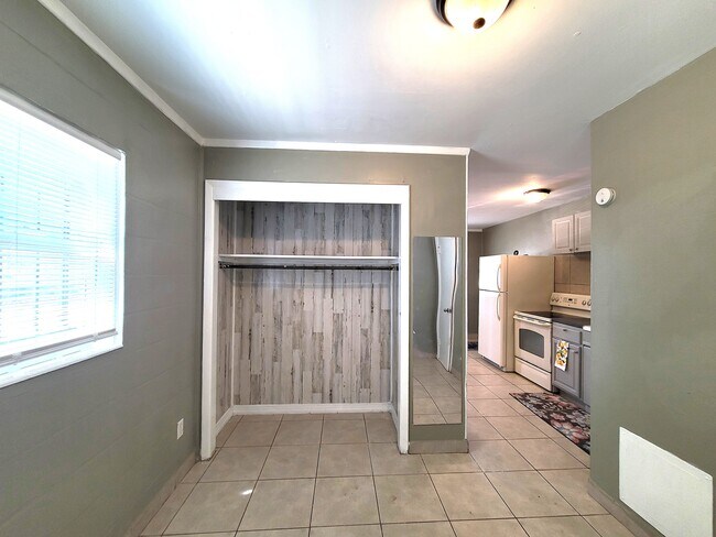 Building Photo - 5401 E 14th Ave