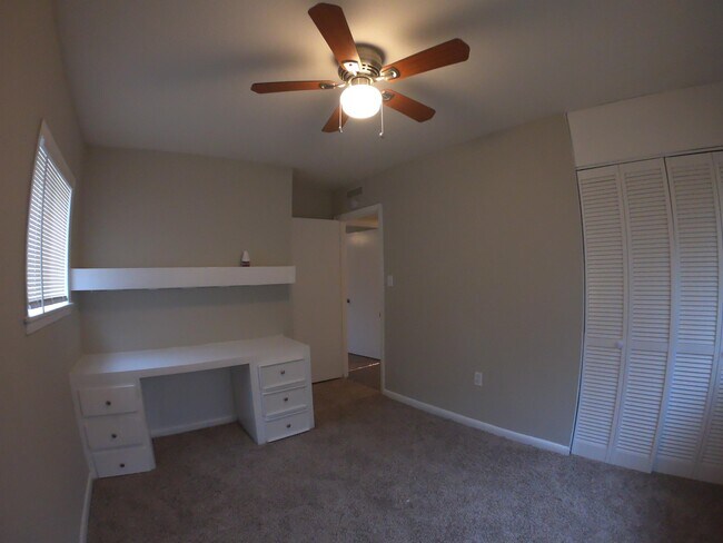 Building Photo - 3256 Suncrest Dr