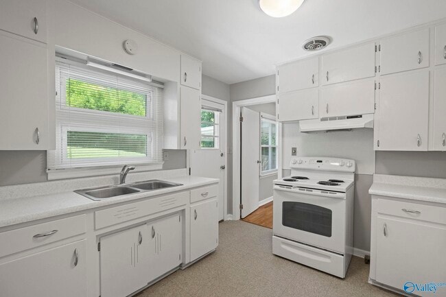 Building Photo - 1508 Owens Dr SE