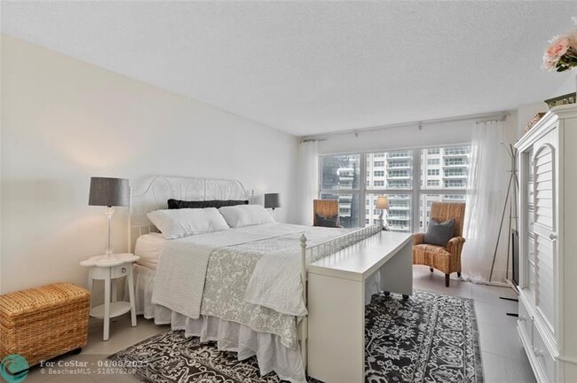 Building Photo - 3500 Galt Ocean Dr