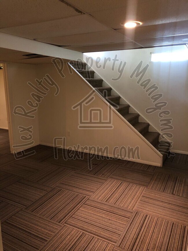 Building Photo - New on The Market....drive by today to take a look!!