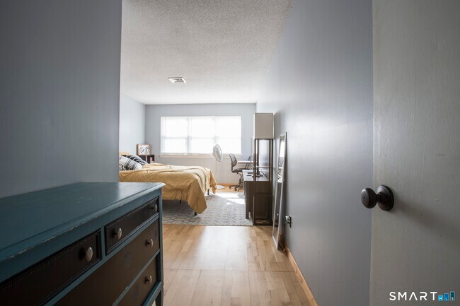 Building Photo - 15 B Thistle Way