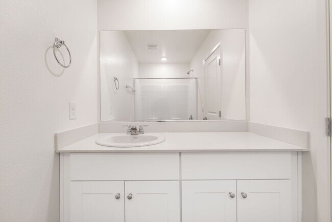 Building Photo - Modern Inspirada Townhome with Stylish Finishes & Community Pool Access!