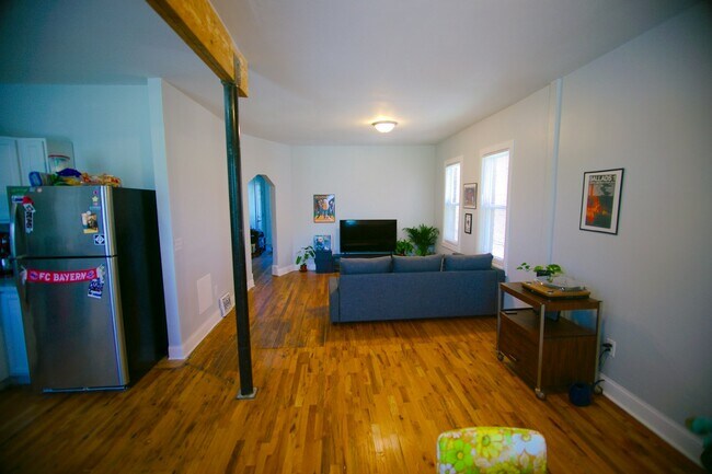 Building Photo - 226 Kenilworth St