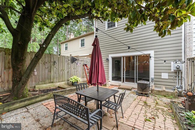 Building Photo - 2168 Mayflower Dr