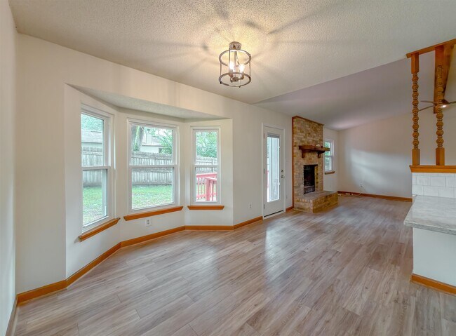 Building Photo - 776 Lupine Ln