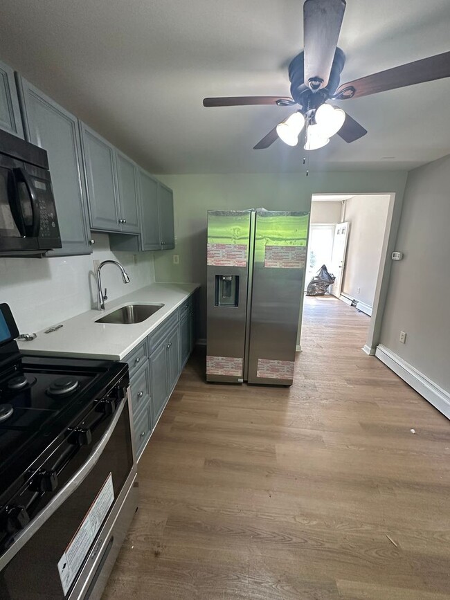 Building Photo - 2 Bed, 1 Bath Townhome