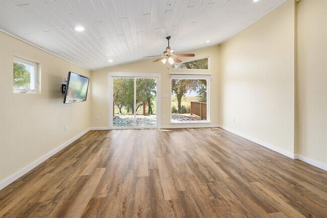 Building Photo - 337 Wilbarger Point