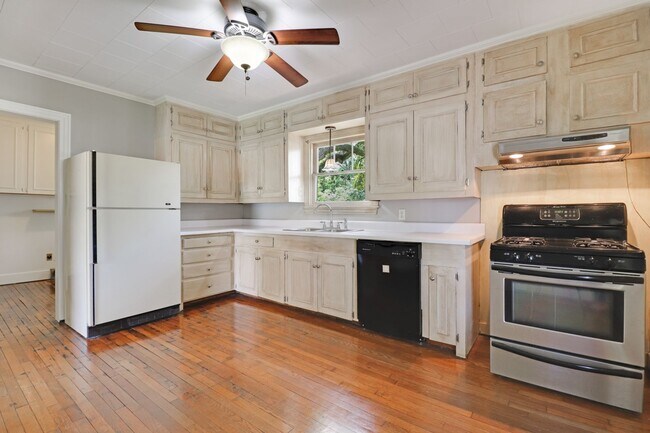 Building Photo - Super cute 2 bed, 1 bath home in Lafayette!