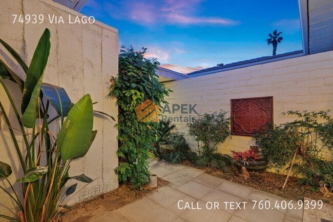 Building Photo - 74939 Vía Lago