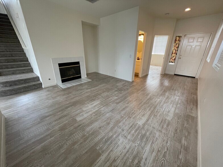 Building Photo - 2300 Jeans Ct