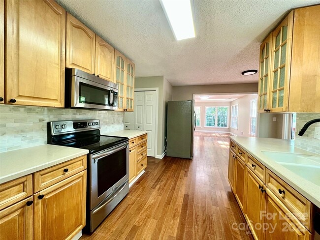 Building Photo - 2333 Heathershire Ln