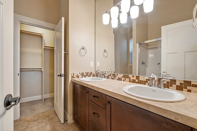 Building Photo - 14427 SW Meridian St