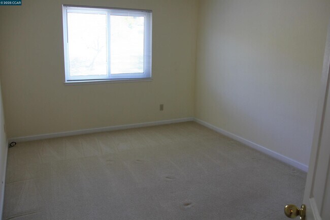 Building Photo - 338 Newcastle Ln