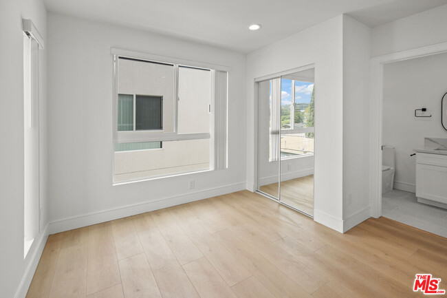 Building Photo - 2700 Fletcher Dr