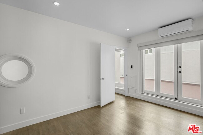 Building Photo - 1 Ironsides St