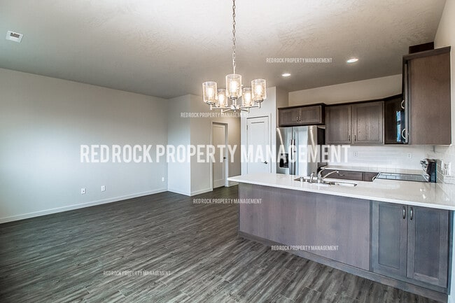 Building Photo - 303 Woodlawn Ln