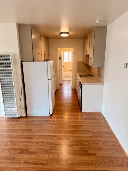 Building Photo - 1034 W Iowa Ave