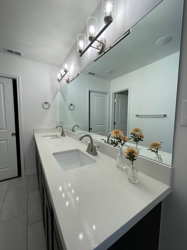 Building Photo - 9923 Bijan Dr