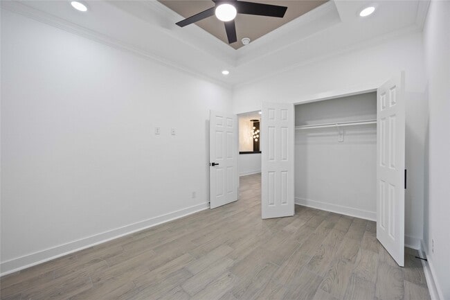 Building Photo - 6726 Paris St