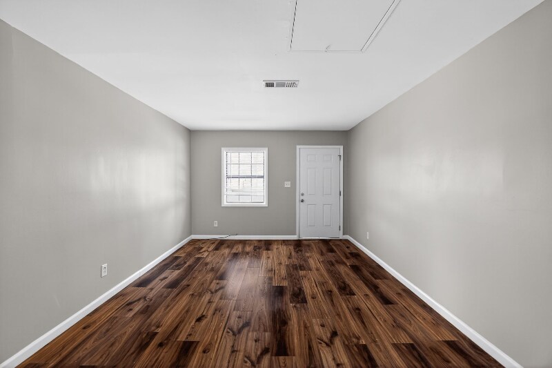 Building Photo - 3681 Lynn Dr