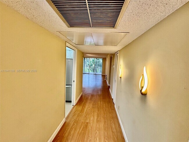 Building Photo - 3351 S Palm Aire Dr