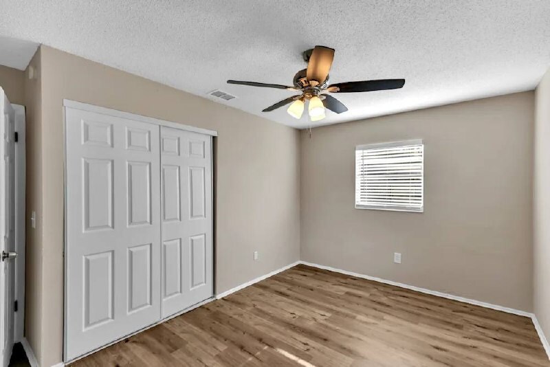 Building Photo - 910 E Humphrey St