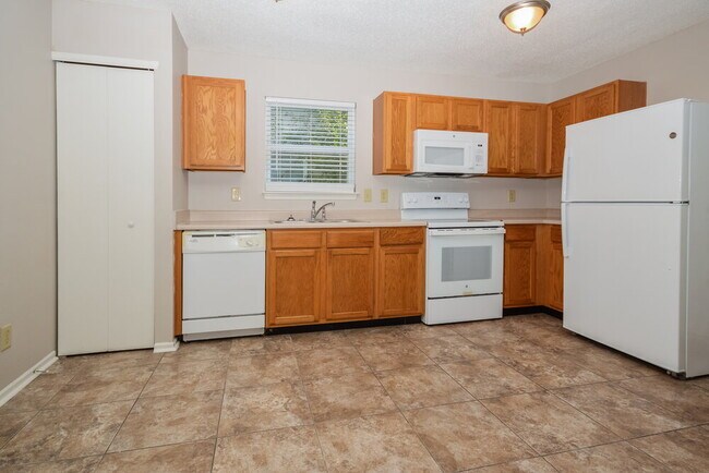 Building Photo - 1918 Dutch Elm Dr