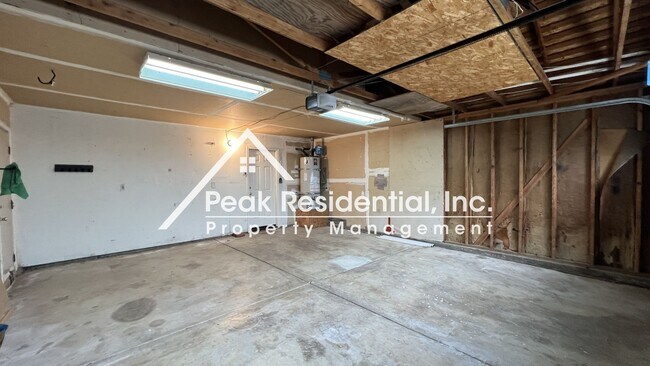 Building Photo - Very Nice 3bd/2ba Citrus Heights Home with 2 Car Garage - Must See!