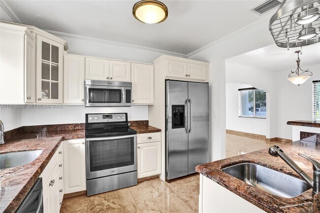 Building Photo - 5801 SW 20th St