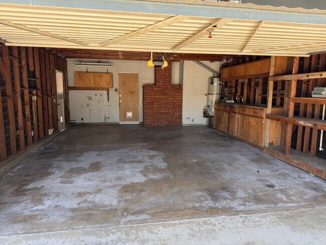 Building Photo - 1335 W Evergreen Ct
