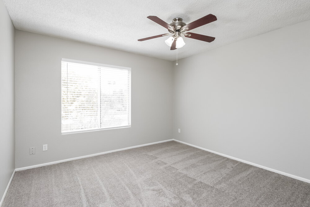Building Photo - 841 E Manor Dr