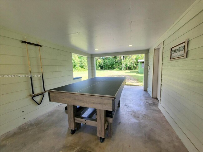 Building Photo - 671 Live Oak Ln