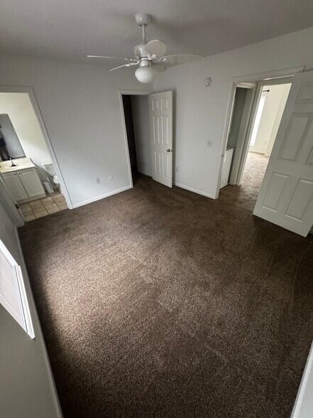 Building Photo - 14 Ridgestone Cir