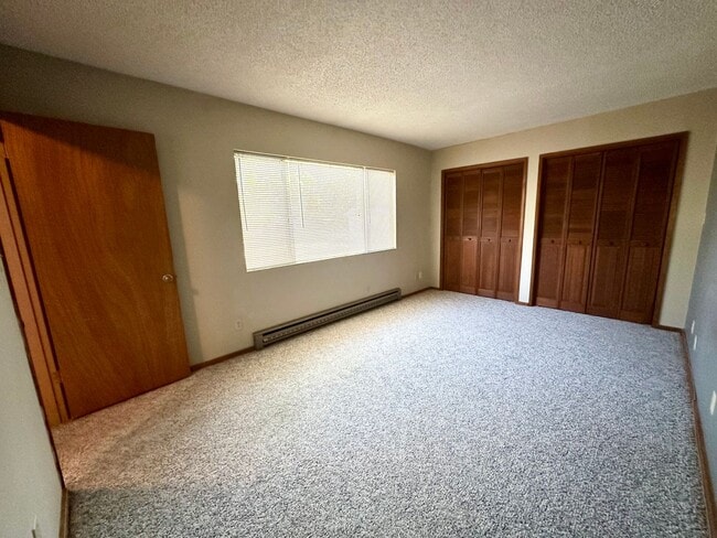 Building Photo - 2 Bedroom 1 Bathroom Home with Acreage in Town