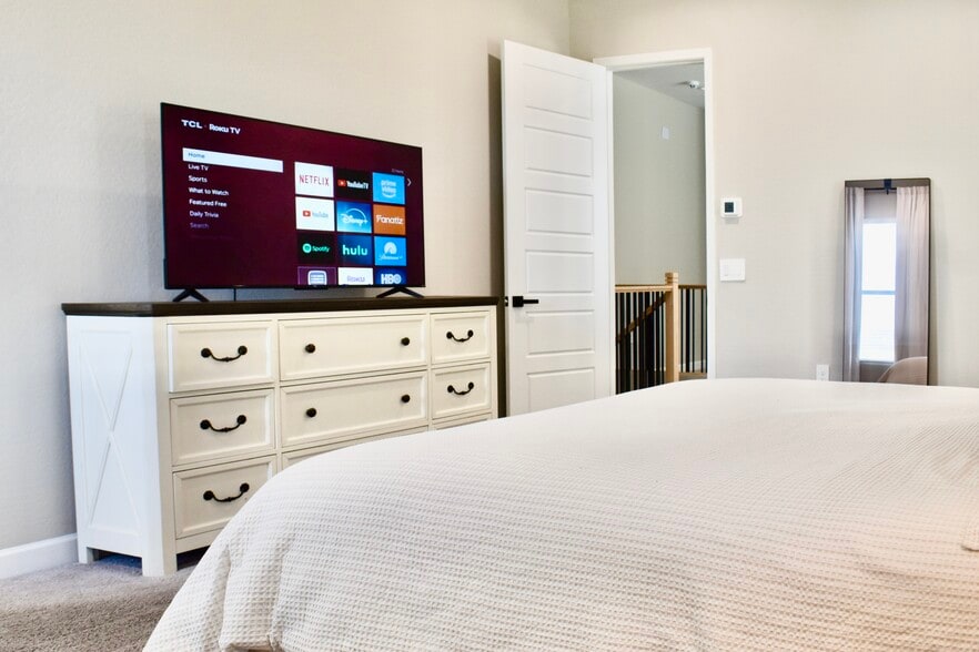 Building Photo - 4864 E Village Dr