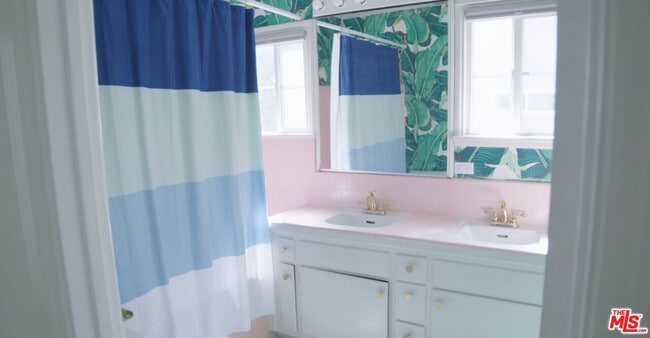 Building Photo - 1016 Palm Ave