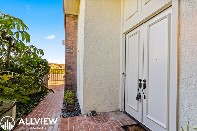 Building Photo - 3 Bedroom, 2 Bath Home Available In Jasmin...