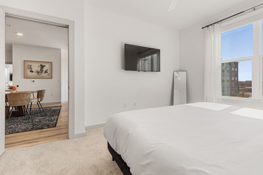 Building Photo - 1301 Leah Ave