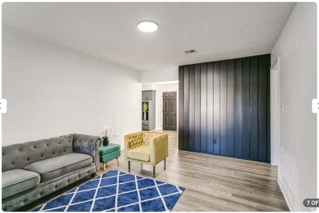 Building Photo - ASK ABOUT OUR VALENTINES DAY MOVE-IN SPECI...