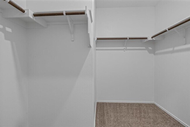 Building Photo - 393 Gabbro Gdns
