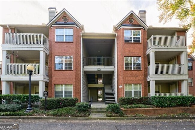 Building Photo - 1018 Chastain Park Ct NE