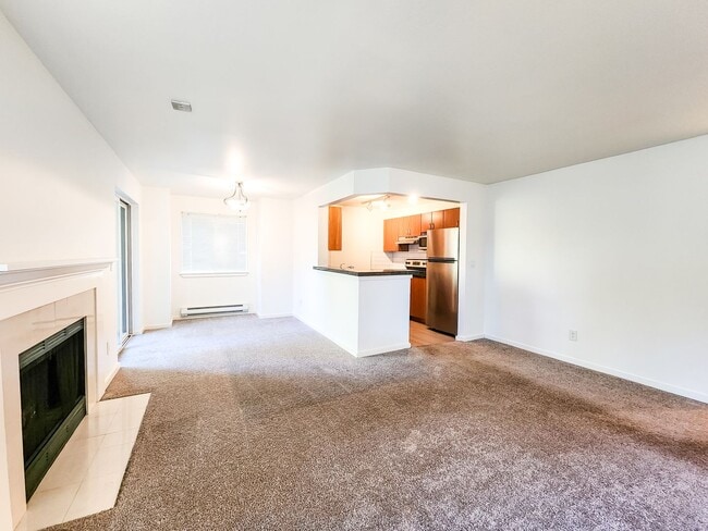 Building Photo - Beautifully Updated & Exceptionally Conven...