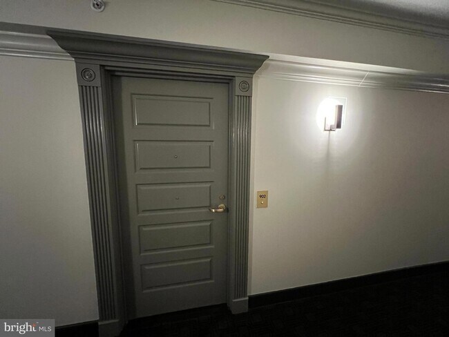 Building Photo - 616 E Street NW Unit 902