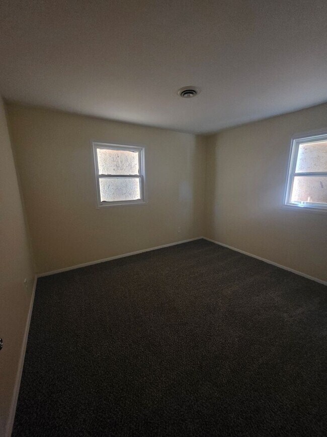 Building Photo - LIMITED TIME**NO APPLICATION FEE**1/2 OFF ...