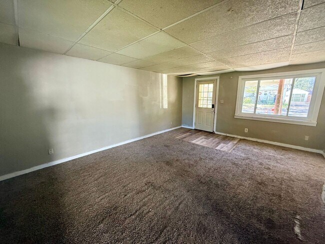 Building Photo - 915 S 4th Ave