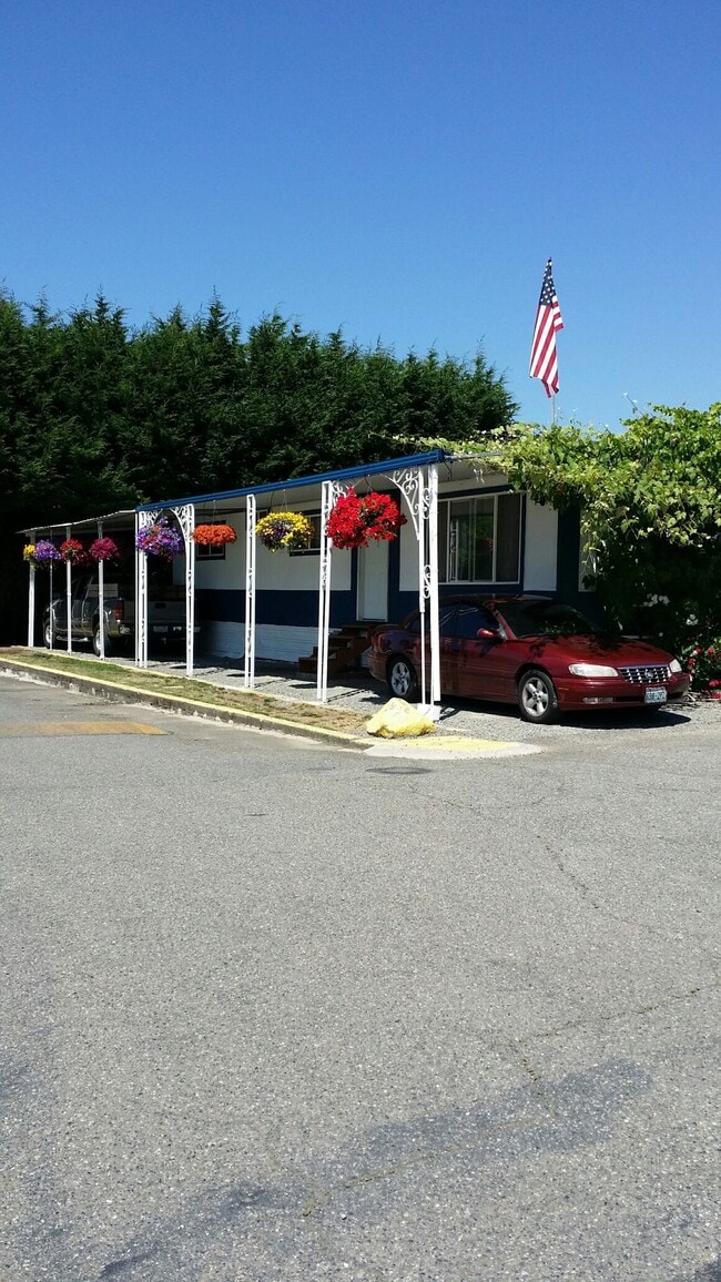 Building Photo - Cozy, partially remodeled 1 bedroom apartm...